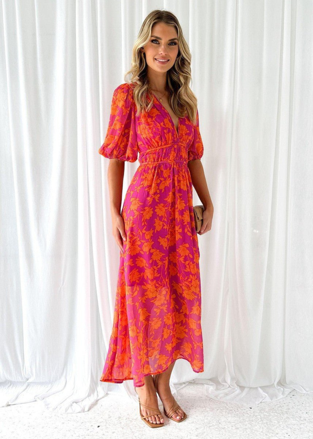 Femke | Dames Roze Bloemenprint Pofmouw V Hals Bruiloftsgast Midi Jurk