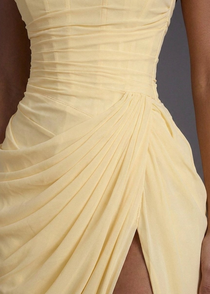 Saskia | Dames Strapless Gedrapeerde Bruiloftsgast Maxi Jurk met Split